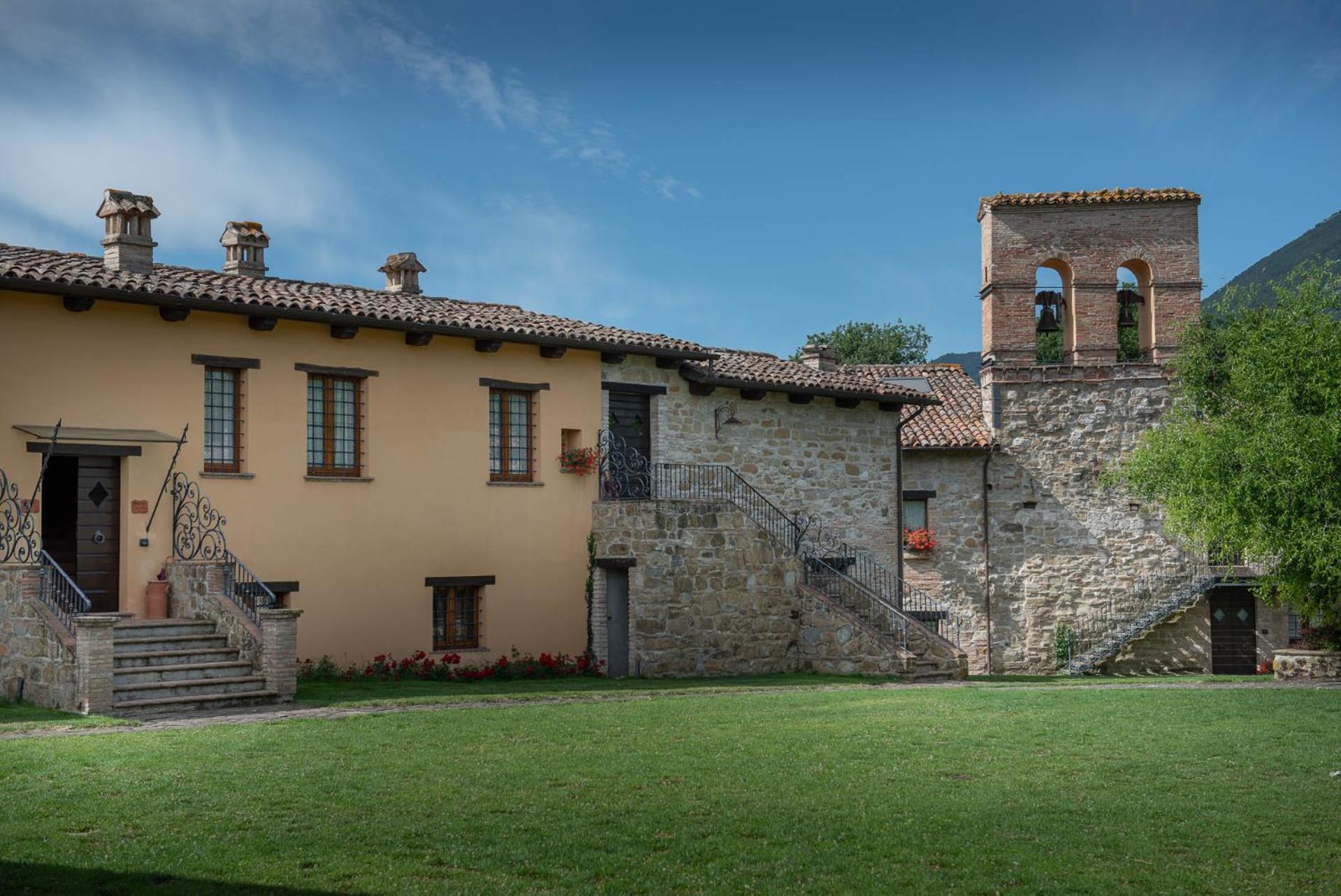 Borgo Lanciano Hotel Castelraimondo Exterior foto