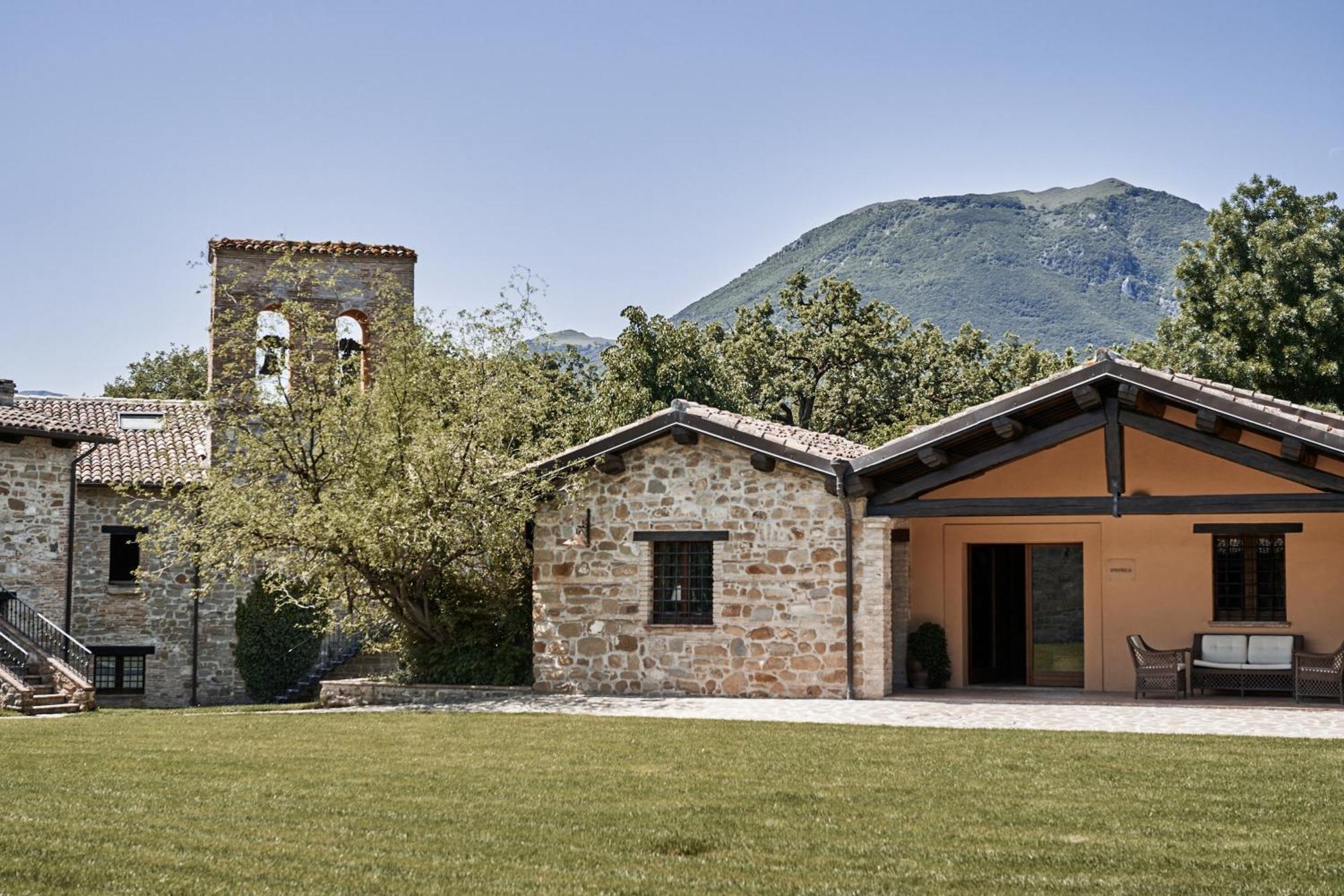 Borgo Lanciano Hotel Castelraimondo Exterior foto