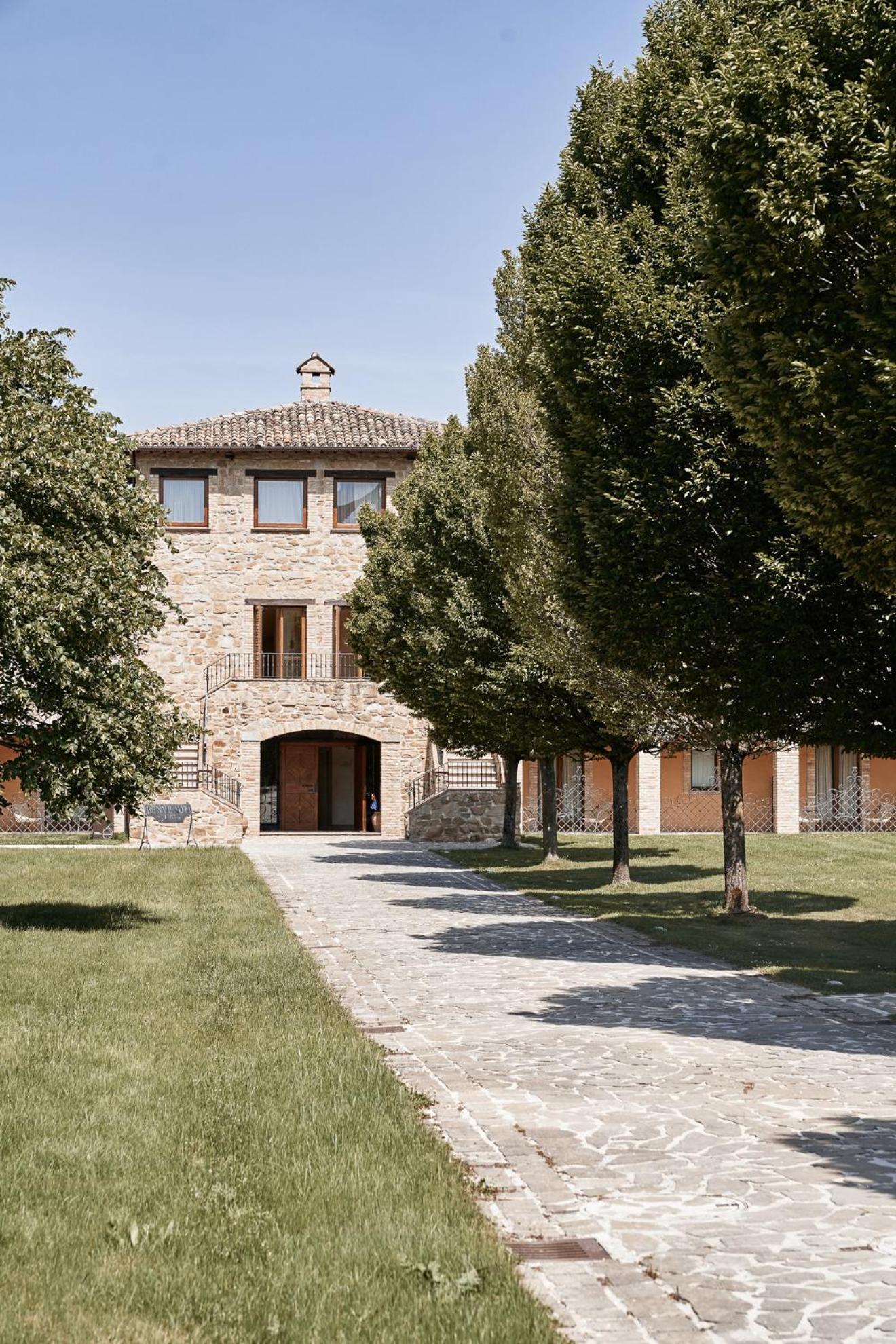 Borgo Lanciano Hotel Castelraimondo Exterior foto