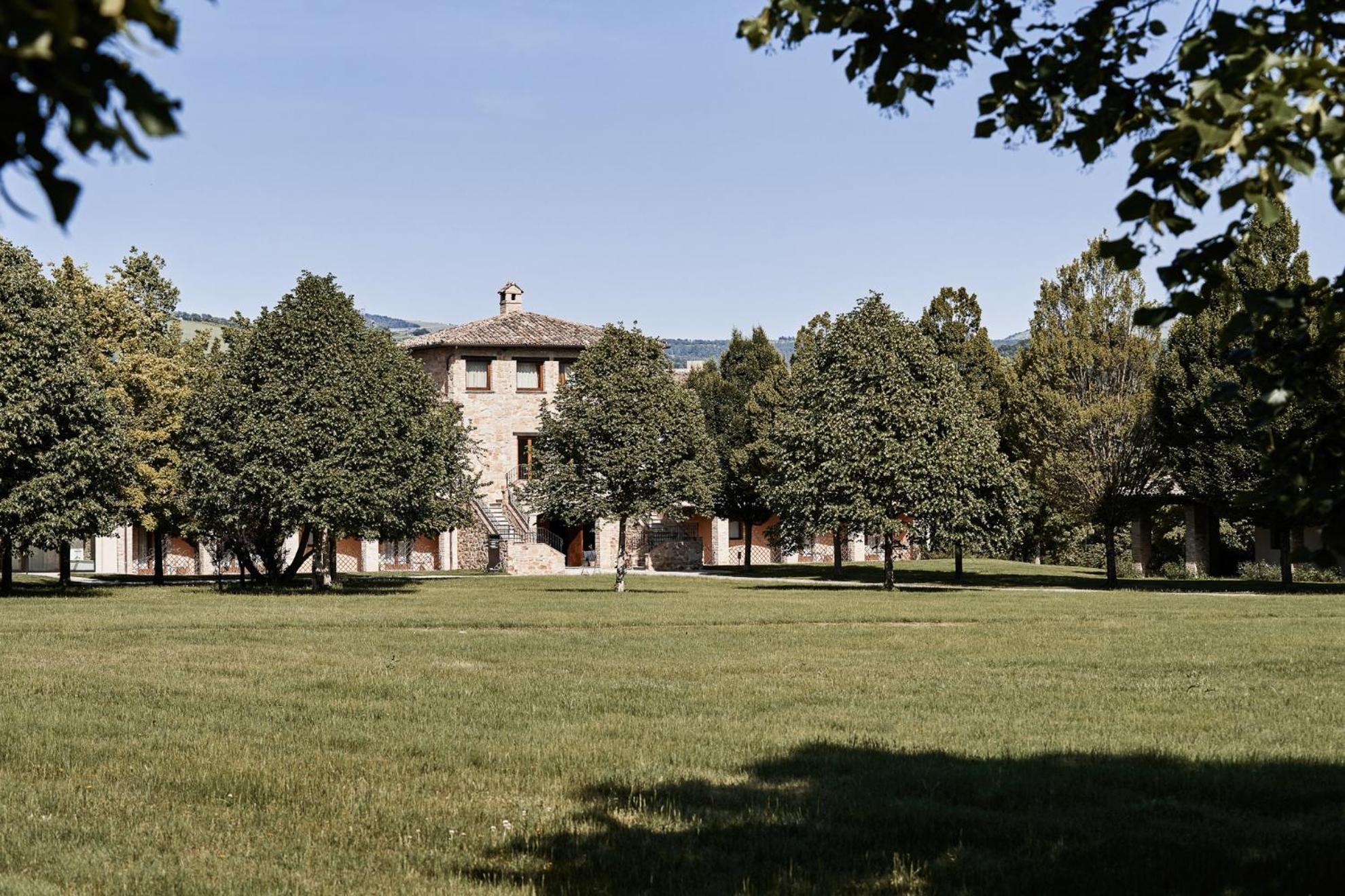 Borgo Lanciano Hotel Castelraimondo Exterior foto