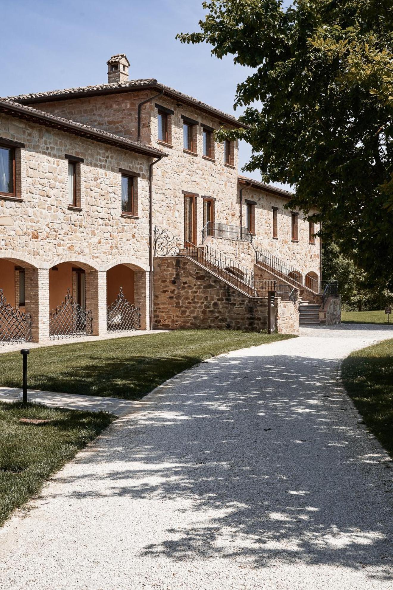 Borgo Lanciano Hotel Castelraimondo Exterior foto