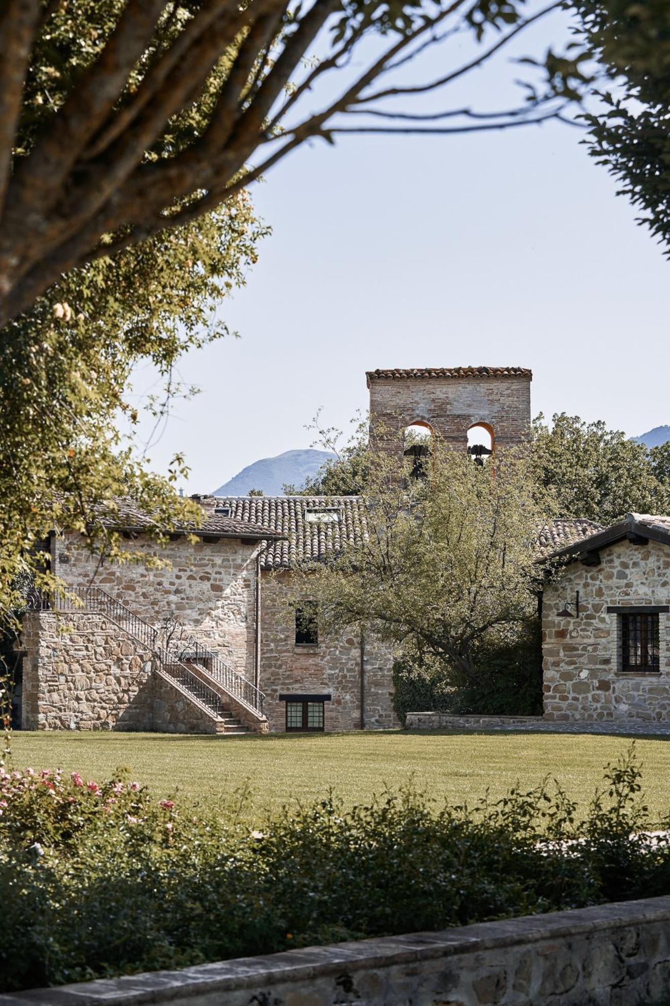 Borgo Lanciano Hotel Castelraimondo Exterior foto